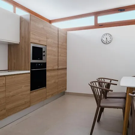 فيلة Altos Naira 3a By Escape