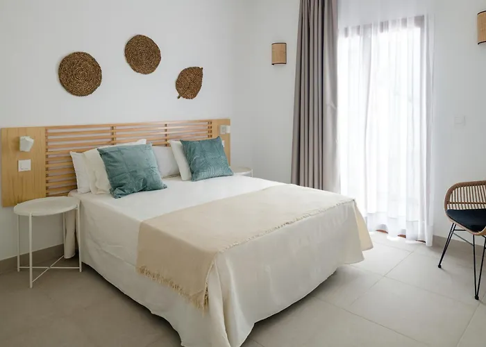 فيلة Altos Naira 3a By Escape